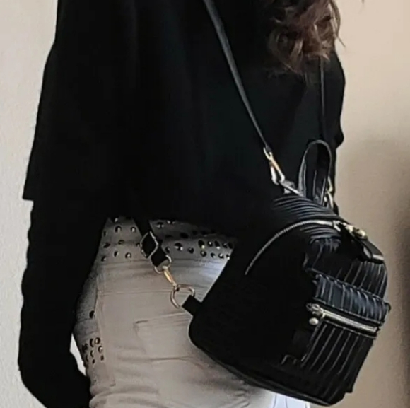 Backpack 🎒 - Picture 2 of 5